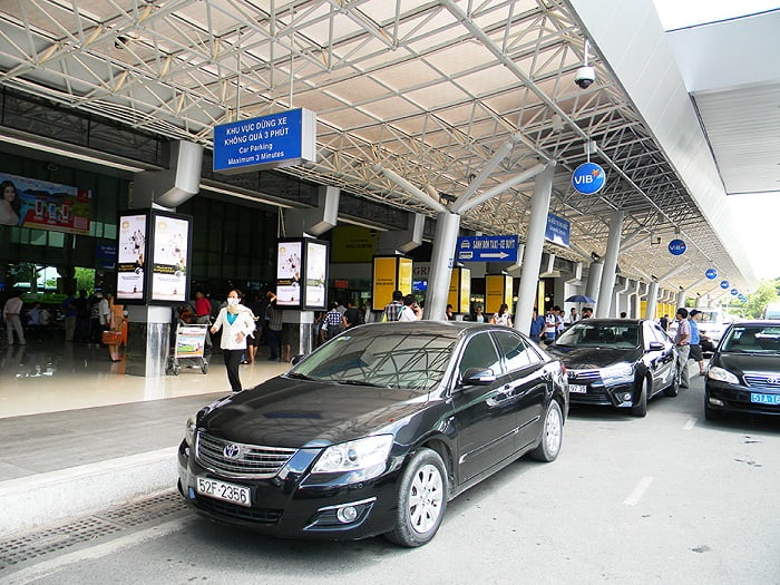 Thuê xe Huy Đạt cung cấp Bảng giá xe 4 chỗ sân bay Tân Sơn Nhất cạnh tranh